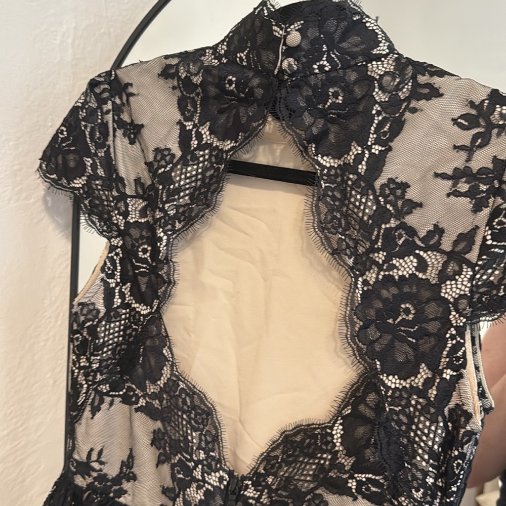Alice + Olivia Black Lace High Neck Open Back Dress - Picture 4 of 6